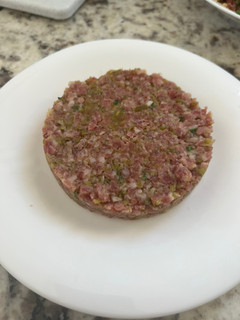 Una foto de Tartar de fuet