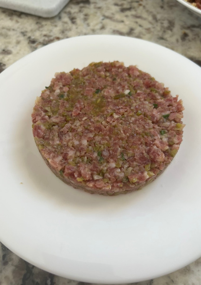 Una foto de Tartar de fuet