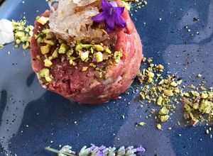 Foto di Tartare di manzo e granella di pistacchi
