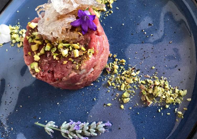 Tartare di manzo e granella di pistacchi