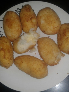 Una foto de Bombas de mandioca con jamón y queso