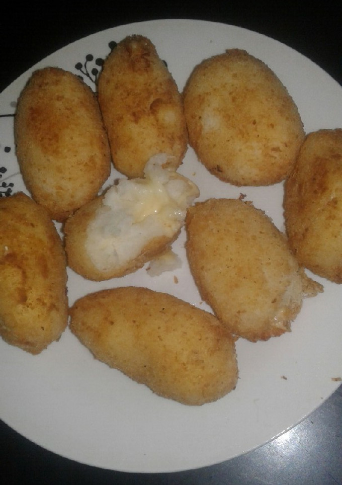 Una foto de Bombas de mandioca con jamón y queso