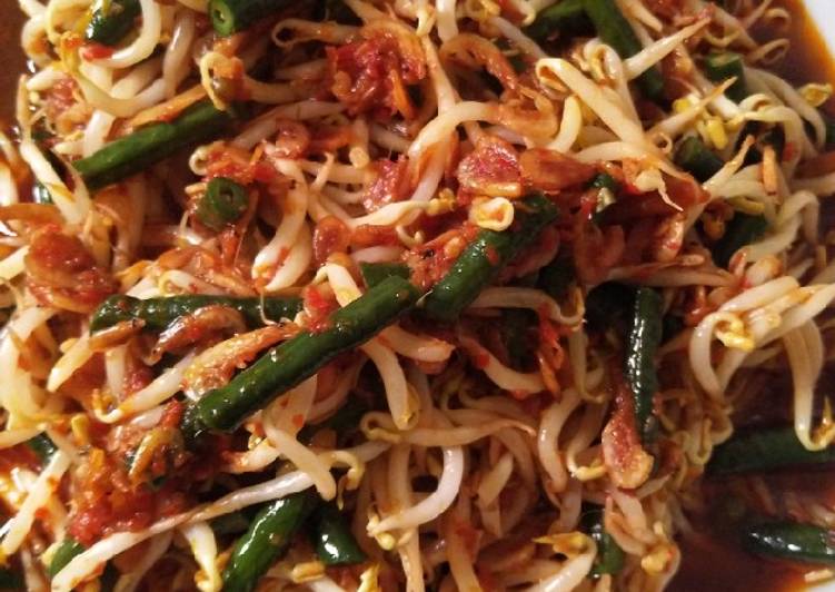 Tumis tauge kacang panjang dtambah udang rebon