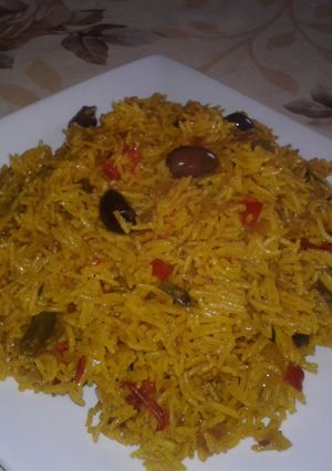 A picture of Olives and saffron beryani.