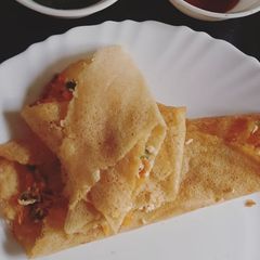 A picture of Moong dal stuffed chilla wraps.