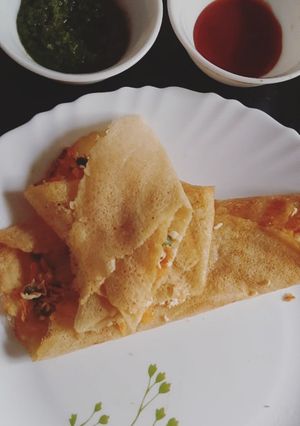 A picture of Moong dal stuffed chilla wraps.