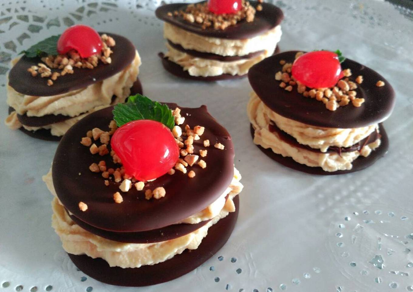 Milhojas de turrón y chocolate