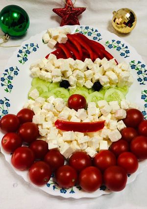 A picture of Fun Santa Salad Tray.