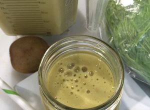 Una foto de Batido de Pasto de Trigo (wheatgrass) y Frutas