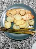 Panga con espárragos verdes al horno