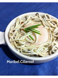 Una foto de Cazuelitas de gulas y huevo