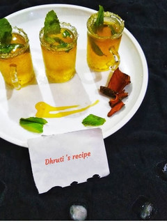 A picture of Honey and mint iced green tea shots.