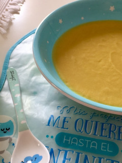 Una foto de Primera papilla con pollo 👶🏼🤞🏼🍗🥕
