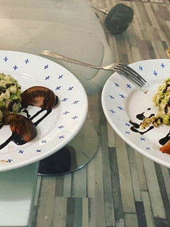 Una foto de Timbal de pollo y aguacate 🥑