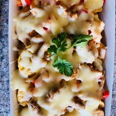 A picture of Nachos with chicken.
