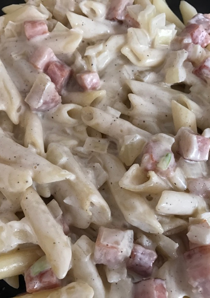 Una foto de Macarrones carbonara