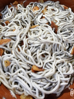 Una foto de Gulas al ajillo