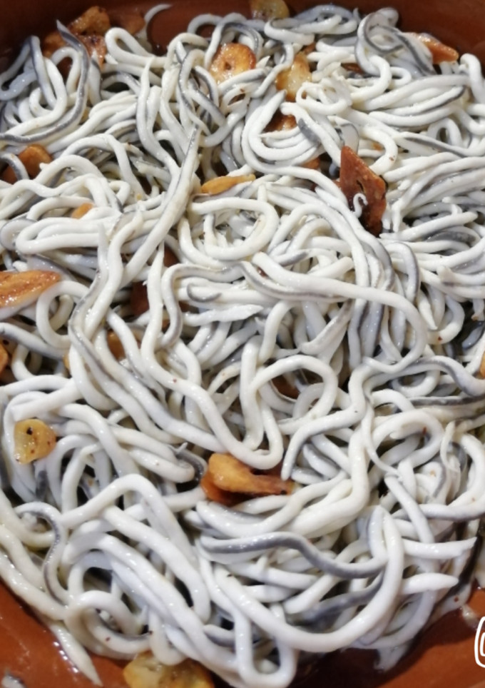 Una foto de Gulas al ajillo