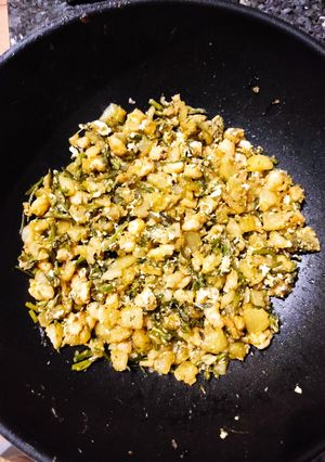 Foto principal de Revuelto de gambas, patatas y espárragos trigueros