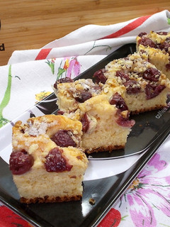 Cseresznyés - meggyes - diós kelt pite recept fotója