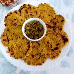 A picture of Cornmeal Bhakhri.