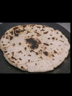 જુવાર નો રોટલો(jowar Rotlo Recipe in Gujarati) રેસીપી મુખ્ય ફોટો