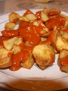 Una foto de Patatas bravas a mi manera