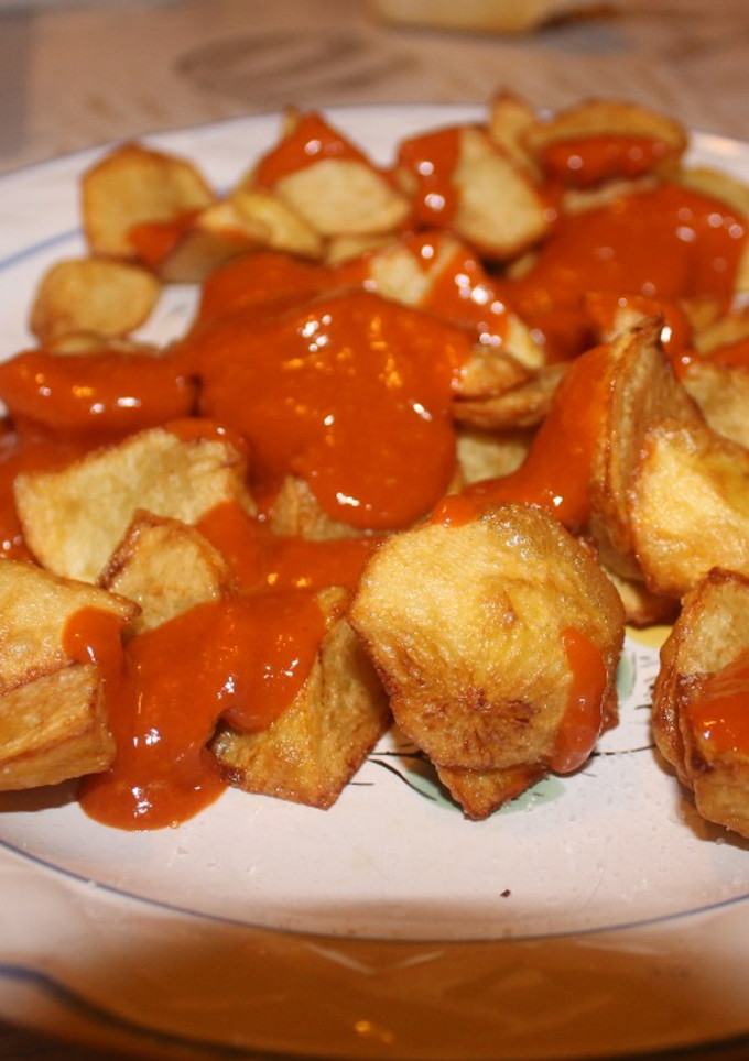 Una foto de Patatas bravas a mi manera