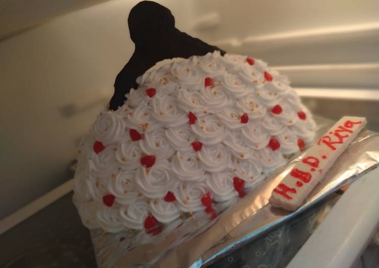 White chocolate purse cake