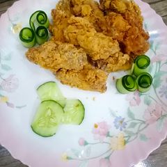 A picture of KFC style chicken wings.