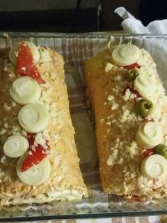 Una foto de Pionono relleno con pollo y palmitos