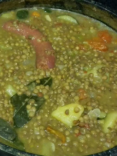 Una foto de Lentejas con verduras y chorizo