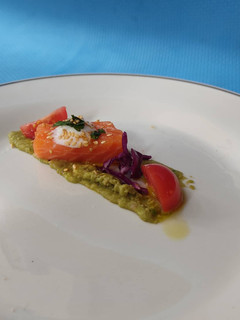 Una foto de Ensalada fresca de salmón