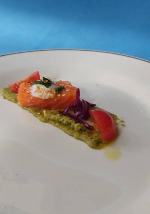 Una foto de Ensalada fresca de salmón