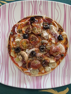 Una foto de Mini pizza en tortilla de trigo