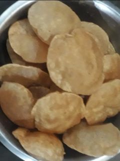 अजवाइन नमक की पूरी (Ajwain Namak ki puri recipe in hindi) रेसिपी मुख्य फोटो