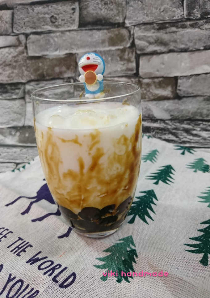 A picture of Tiger Stripe Brown Sugar Milk with Pearls.
