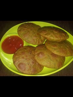 पालक मटर कचौड़ी (Palak matar kachori recipe in Hindi) रेसिपी मुख्य फोटो