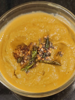 பீர்க்கங்காய், சாம்பார் வெங்காய சட்னி (Ridge gourd, sambar onion chutney recipe in tamil) செய்முறை முக்கிய புகைப்படம்
