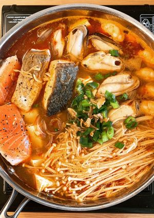 Hình của món Lẩu Thái khô.