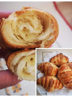 O poză a rețetei Croissante cu unt.