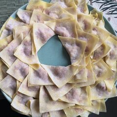 A picture of Beef and shrimps wanton dumplings.