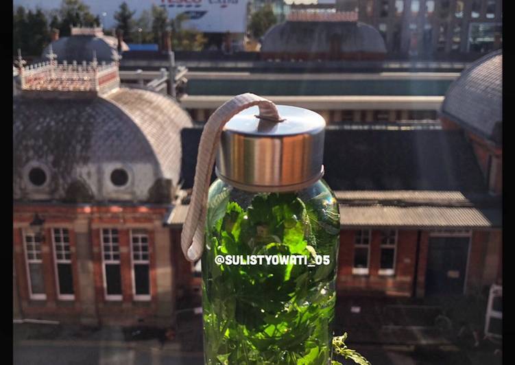 Infused Water Daun Parsley