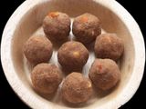 சிகப்பு அவல் லட்டு (Flattened rice laddu recipe in tamil)