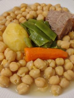 Una foto de Puchero con judías verdes
