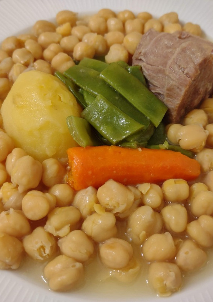 Una foto de Puchero con judías verdes