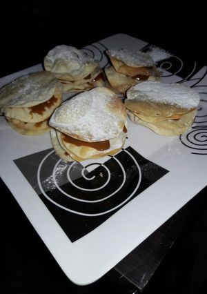 Una foto de Alfajor símil rogel