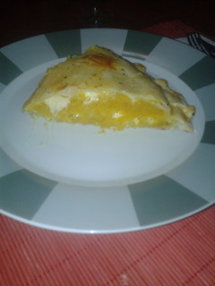 Una foto de Tarta de zapallo, papa y queso con un toque de miel.