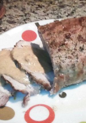 Una foto de Lomo de cerdo con salsa al whisky y ciruelas pasas