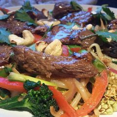 A picture of Chilli Beef Salad.